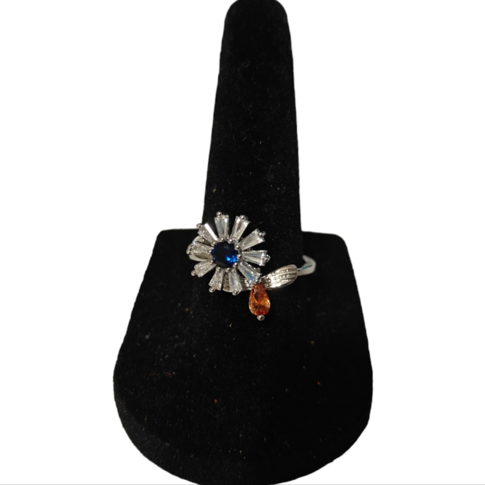 NWOT flower rotating ring size 8